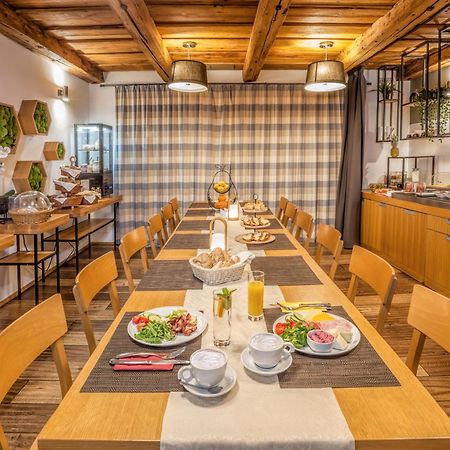 Hotel Lidovy Dum ブゼネツ エクステリア 写真